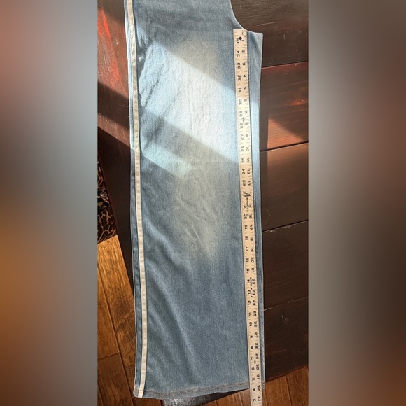 Halara Flex NWOT High Waisted Sport
Stripe Wide Leg Flow wash stretch jeans 
SM - Picture 12 of 14